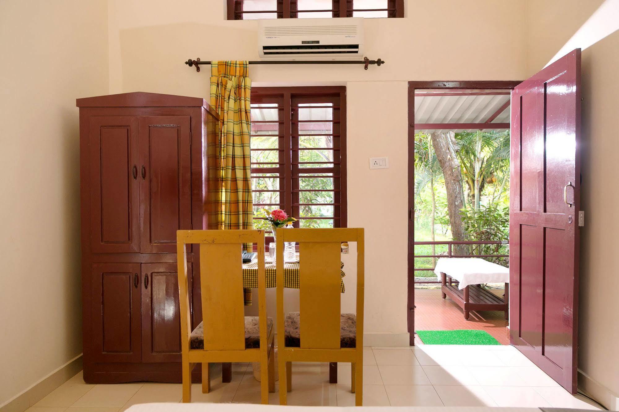 Illikkalam Lakeside Cottages Kumarakom Exterior foto